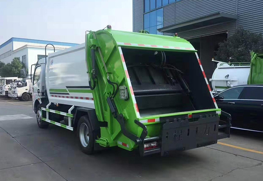 東風(fēng)凱普垃圾車(chē)后方位圖