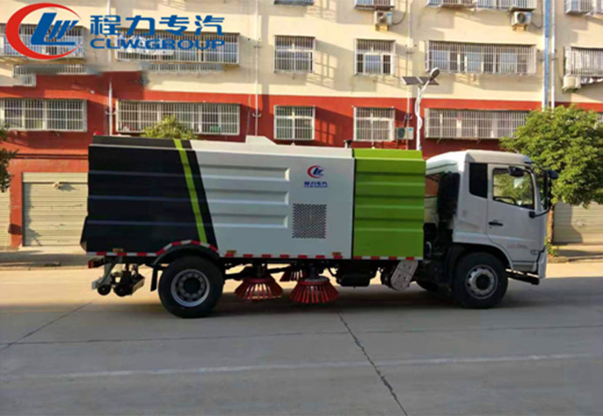 國(guó)六東風(fēng)天錦12方掃路車圖片