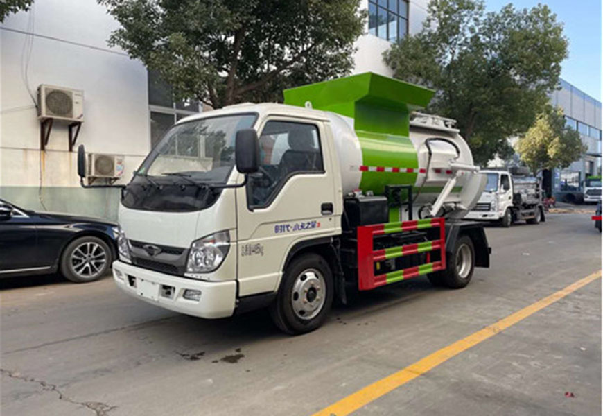 福田小卡之星3藍(lán)牌餐廚垃圾車(chē)(圓罐)