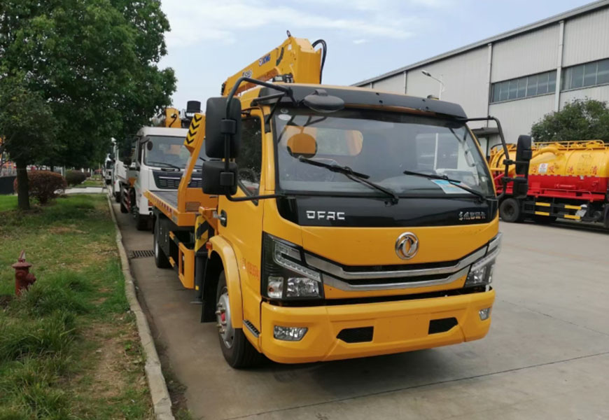 國(guó)六東風(fēng)多利卡平板帶吊清障車圖片