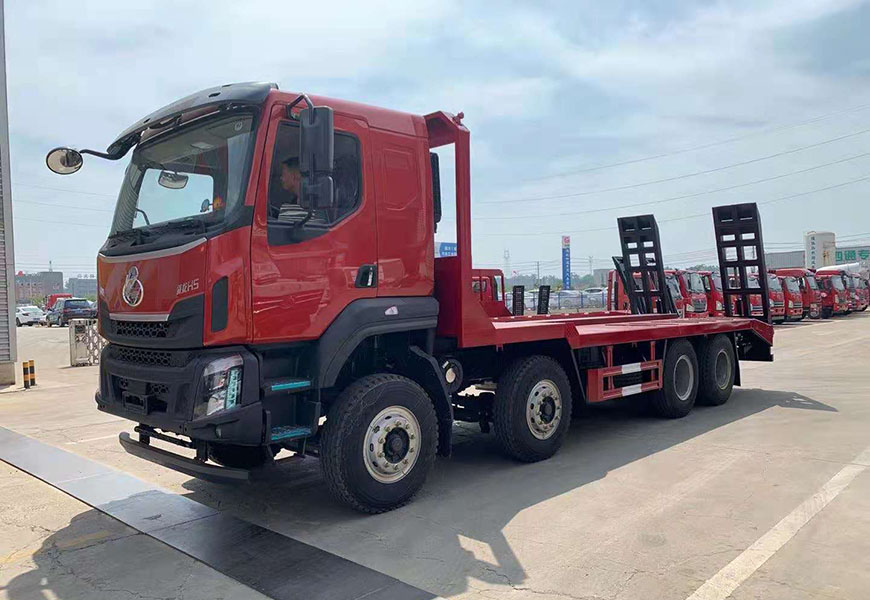 國(guó)六柳汽乘龍前四后八平板運(yùn)輸車(chē)