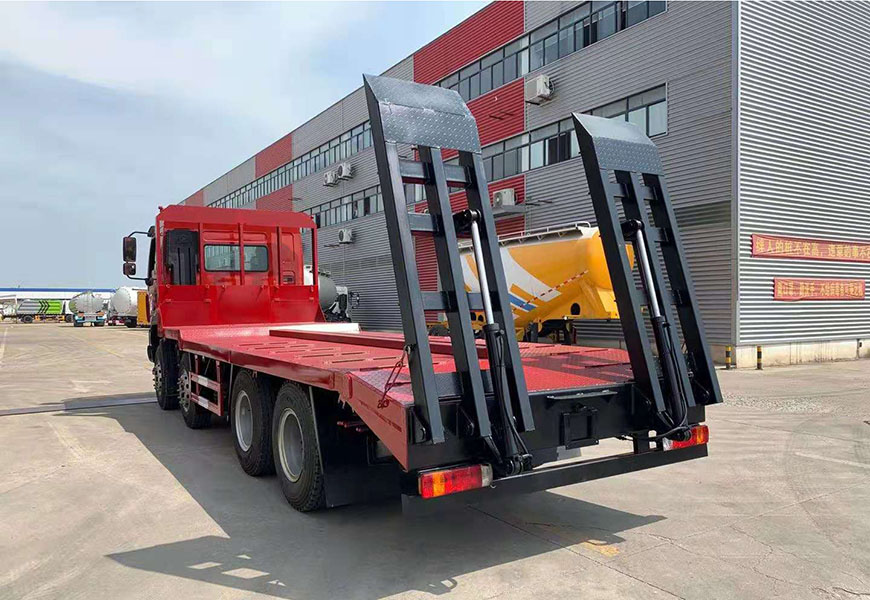 國(guó)六柳汽乘龍前四后八平板運(yùn)輸車(chē)