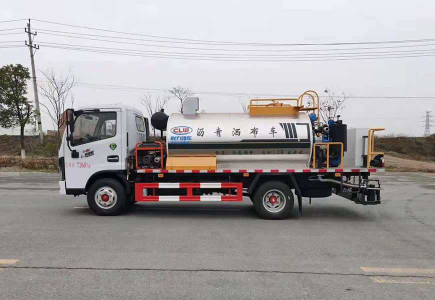 東風(fēng)多利卡瀝青灑布車(chē)