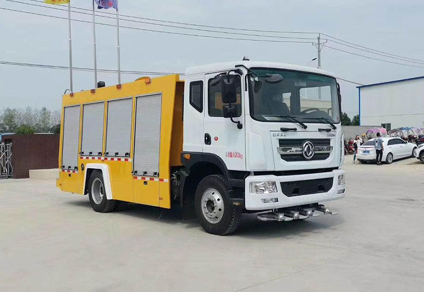 東風(fēng)D9國(guó)六排水搶險(xiǎn)車(chē)