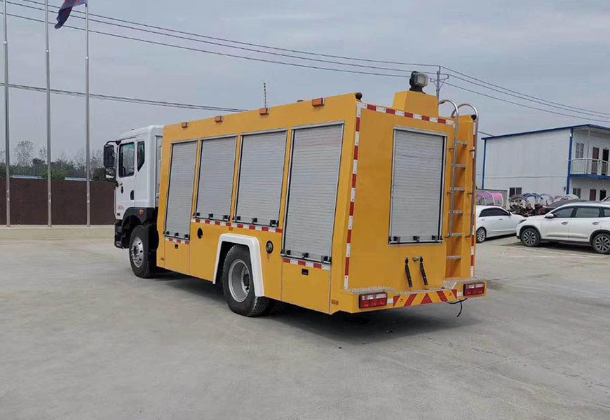 東風(fēng)D9國(guó)六排水搶險(xiǎn)車(chē)