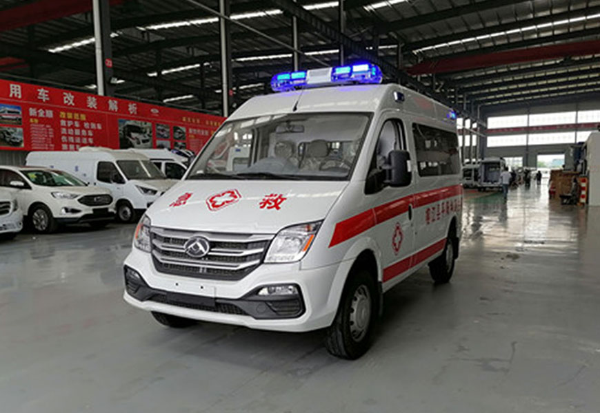 國(guó)六大通V80短軸中頂救護(hù)車(chē)