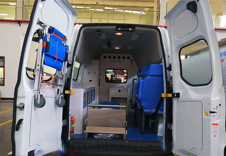 國(guó)六福特V362中軸中頂救護(hù)車(chē)(汽油版)