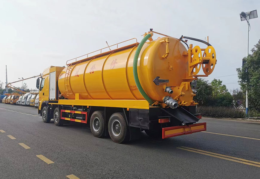 國(guó)六柳汽乘龍前四后八清洗吸污車(chē)圖片