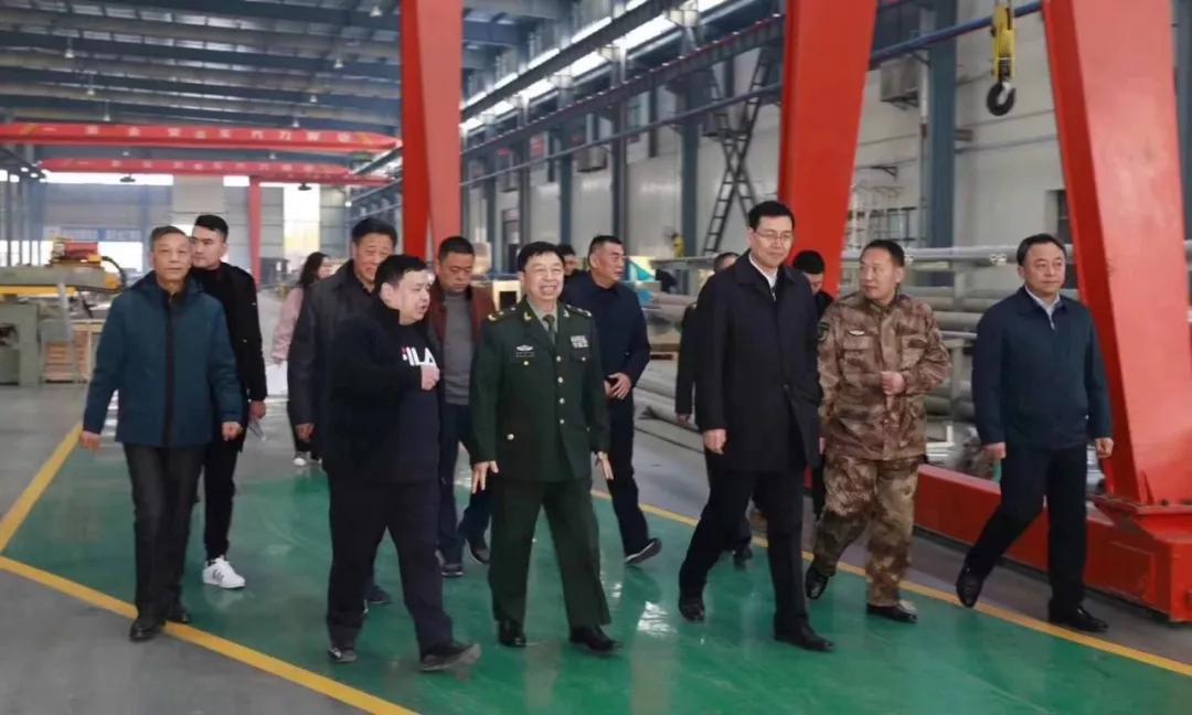 湖北省軍區(qū)、隨州市黨委領(lǐng)導(dǎo)人指導(dǎo)程力專汽產(chǎn)業(yè)走高質(zhì)量發(fā)展之路