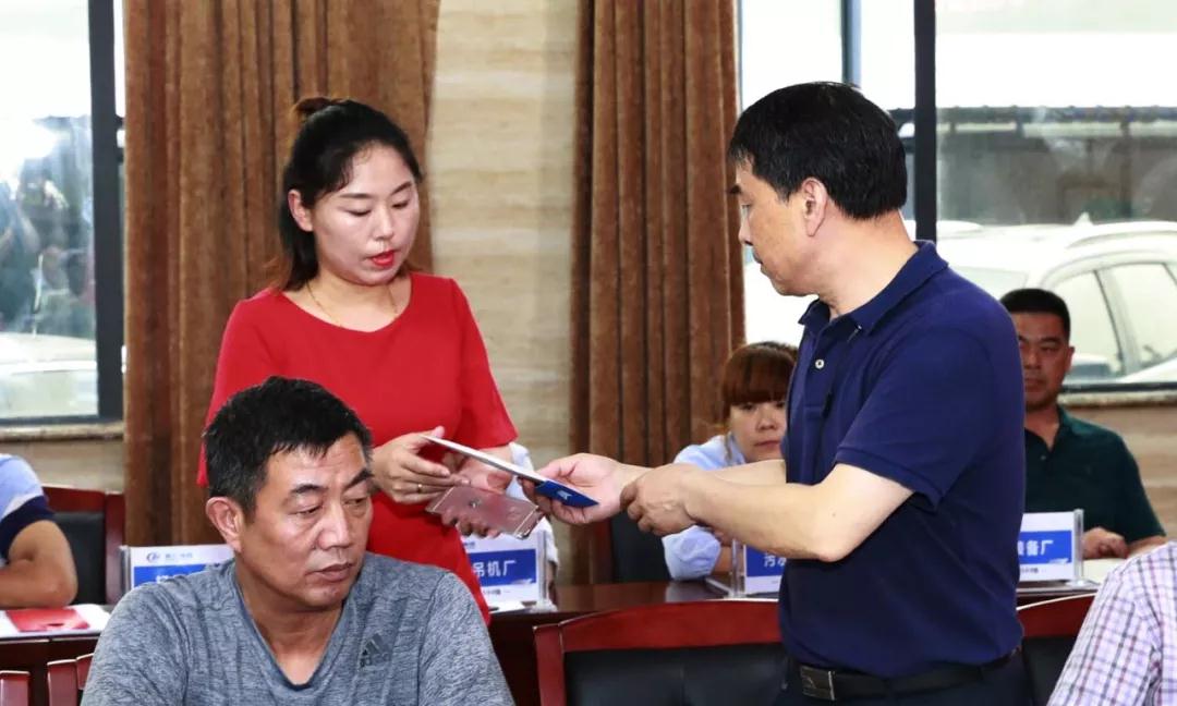 程力專汽公司生產(chǎn)經(jīng)濟工作綜合會相繼隆重召開