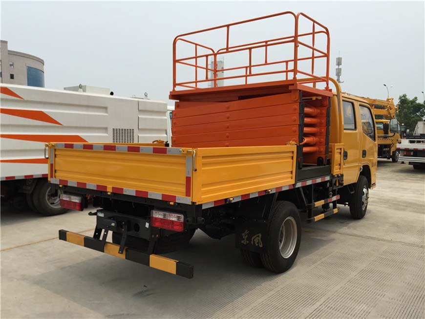 東風(fēng)8米、10米升降平臺(tái)車