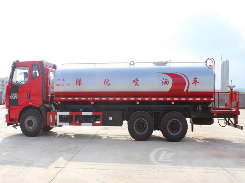 解放20噸灑水車(chē)成功交付客戶(hù)